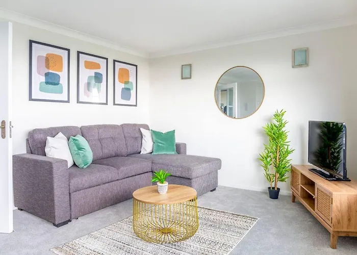 Breath Taking Sea View 2 Bedroom Sleeps 6- Parking