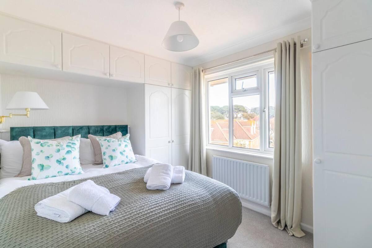 Breath Taking Sea View 2 Bedroom Sleeps 6- Parking * Bournemouth