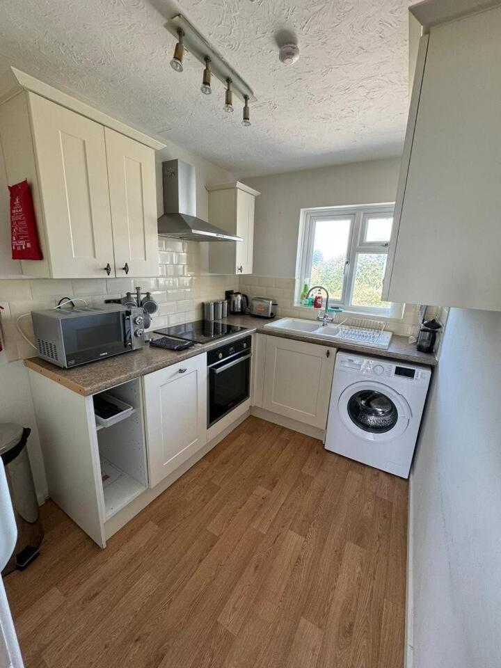 Breath Taking Sea View 2 Bedroom Sleeps 6- Parking Apartment *